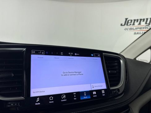 Used 2024 Chrysler Pacifica Limited FWD image 20