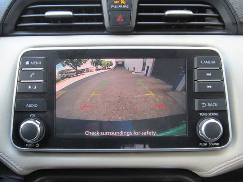 Used 2020 Nissan Versa SV image 39
