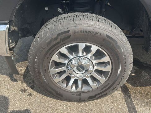 Used 2021 Ford F250 Lariat w/ Lariat Value Package AWD/4WD image 9
