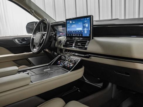 Used 2023 Lincoln Navigator L Reserve image 12