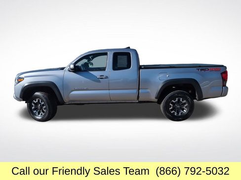 Used 2018 Toyota Tacoma TRD Off-Road w/ Technology Package image 2