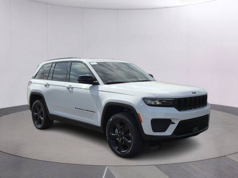 New 2025 Jeep Grand Cherokee Altitude RWD image 3