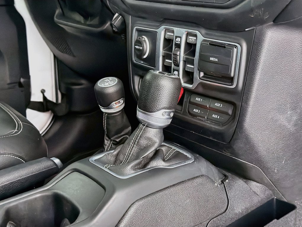 Used 2018 Jeep Wrangler Unlimited Sahara AWD/4WD image 33