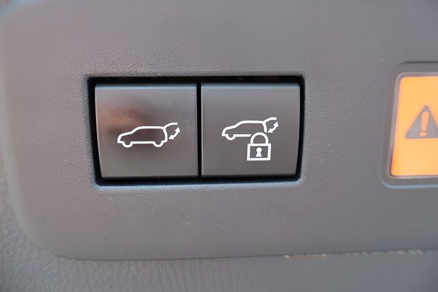 Used 2024 Lexus GX 550 w/ Accessory Package (2T) AWD/4WD image 11