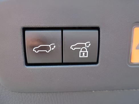 Used 2024 Lexus GX 550 w/ Accessory Package (2T) AWD/4WD image 11