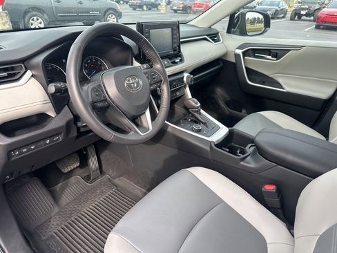 Certified 2022 Toyota RAV4 XLE Premium image 28