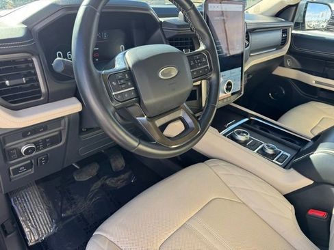 Used 2022 Ford Expedition Platinum image 16