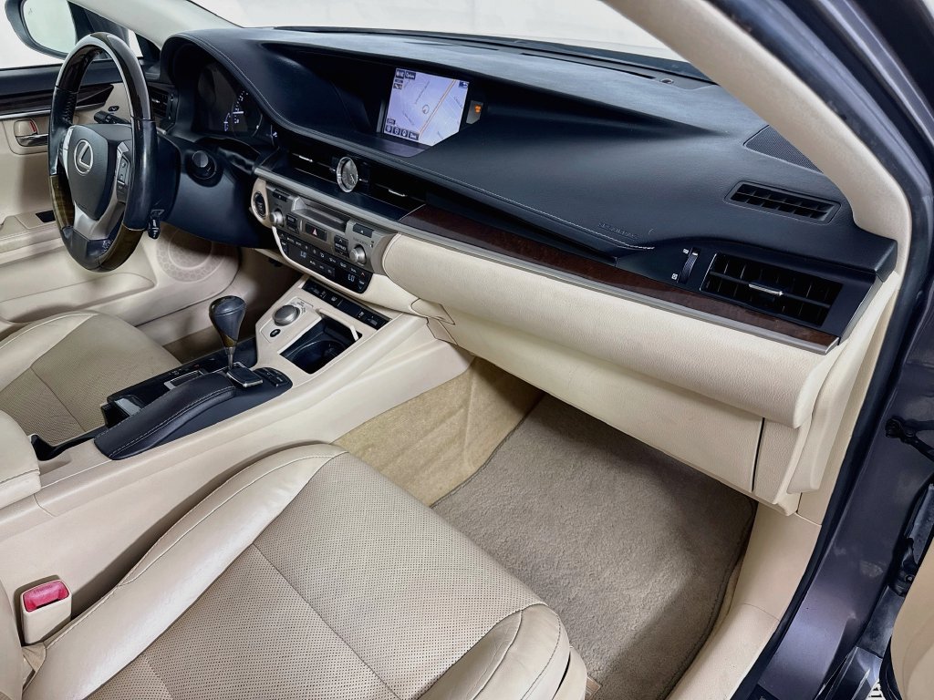 Used 2015 Lexus ES 350 w/ Luxury Package FWD image 30