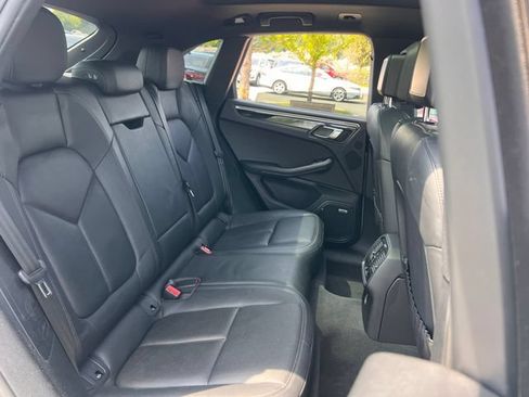 Used 2018 Porsche Macan w/ Premium Package Plus AWD/4WD image 33