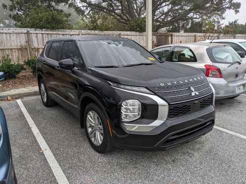 Used 2023 Mitsubishi Outlander ES image 5