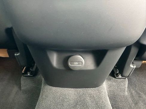 Used 2025 Volvo XC90 B6 Ultra w/ Protection Package image 31