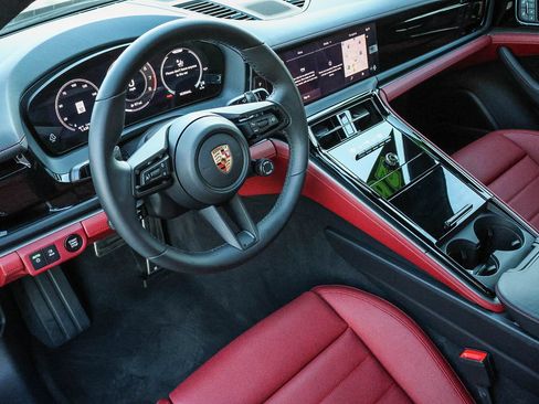 Used 2026 Porsche Panamera RWD image 25