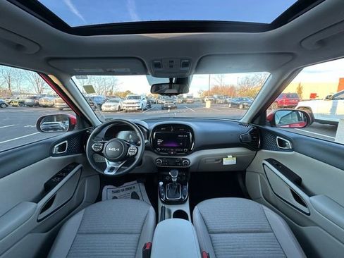 Used 2025 Kia Soul EX image 2