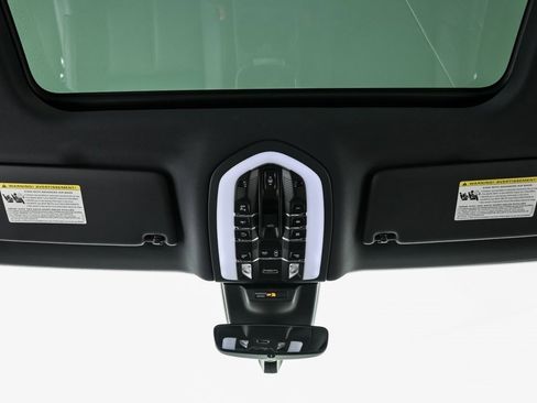 New 2026 Porsche Macan image 20