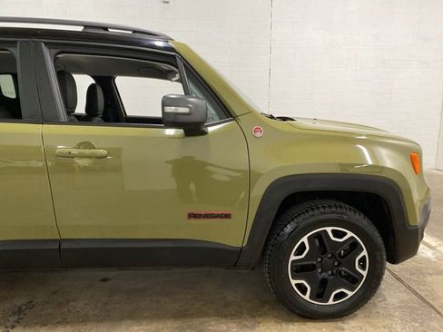 Used 2015 Jeep Renegade Trailhawk w/ Premium Leather Group image 90