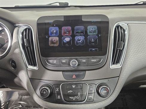 Used 2018 Chevrolet Malibu LT image 31