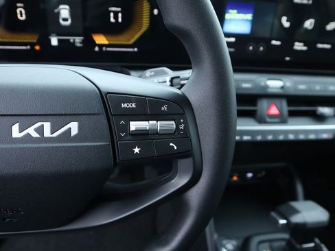 New 2025 Kia K4 LXS image 30
