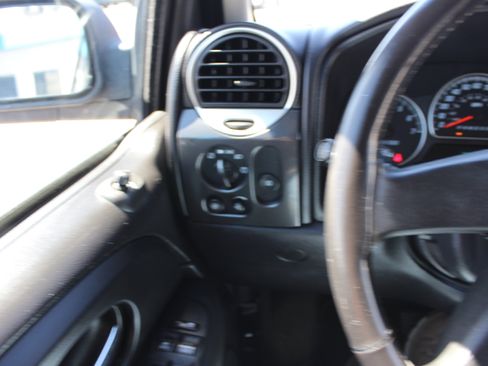 Used 2009 GMC Envoy SLE w/ Sun And Sound Package AWD/4WD image 8