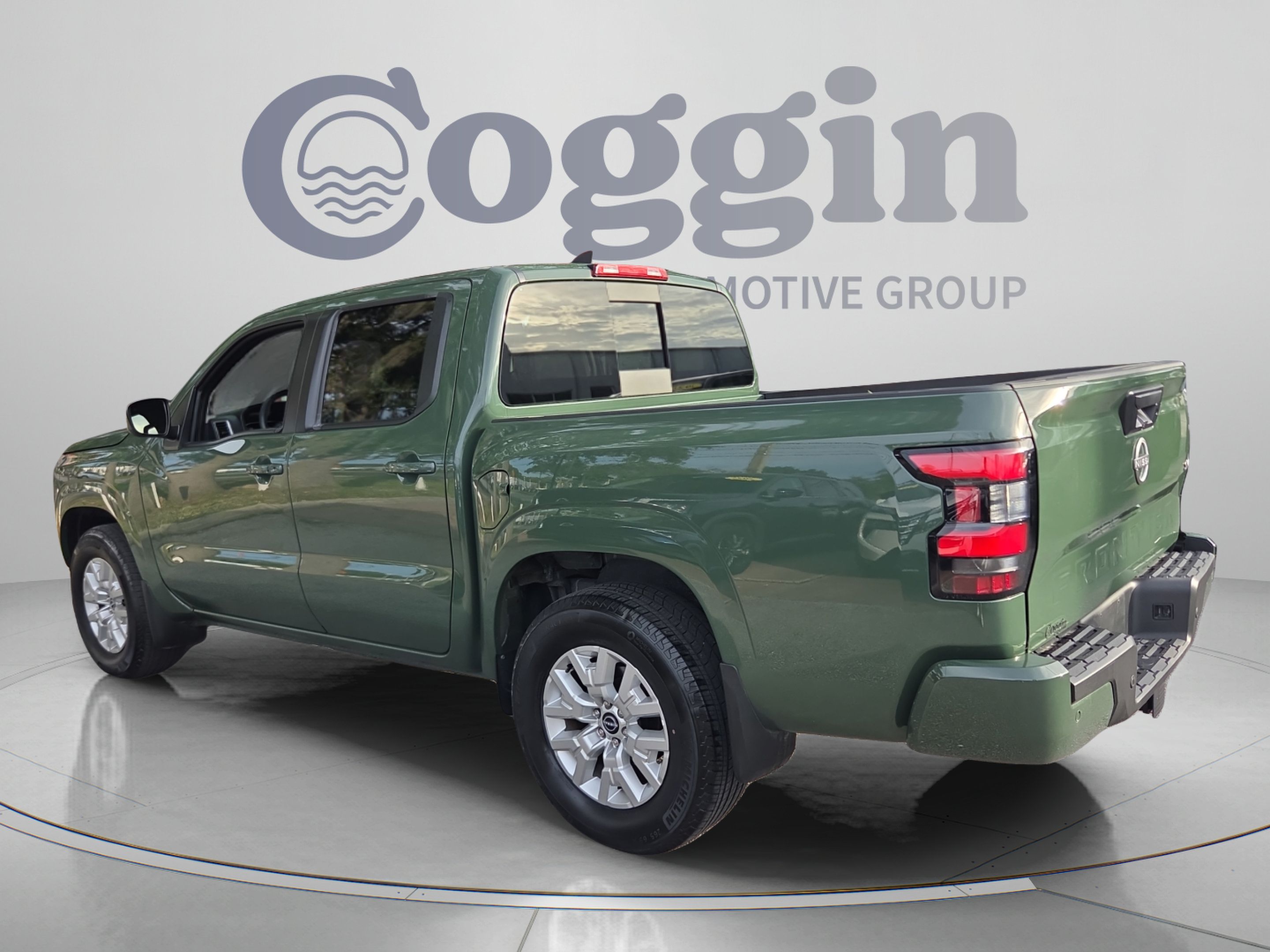 Used 2024 Nissan Frontier SV w/ SV Convenience Package RWD image 3