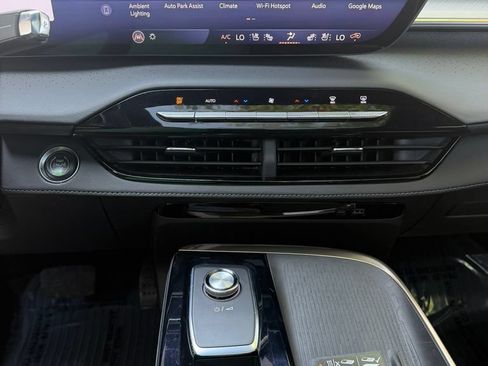 Used 2025 Buick Enclave Avenir w/ Super Cruise Package AWD/4WD image 11