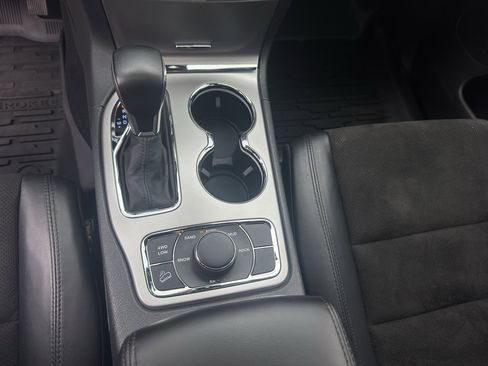 Used 2019 Jeep Grand Cherokee Altitude AWD/4WD image 25