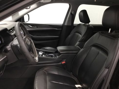 Used 2023 Jeep Grand Cherokee L Limited AWD/4WD image 9