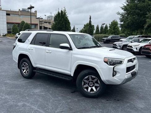 Used 2024 Toyota 4Runner TRD Off-Road AWD/4WD image 2