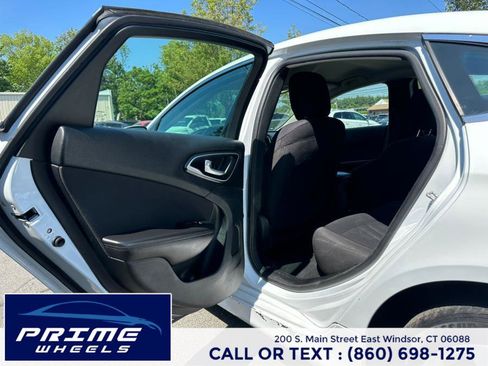 Used 2015 Chrysler 200 Limited image 10