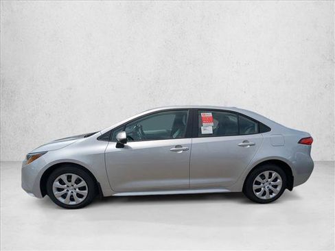 Used 2025 Toyota Corolla LE FWD image 5