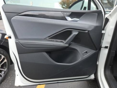 Used 2026 Volkswagen Tiguan SE AWD/4WD image 12