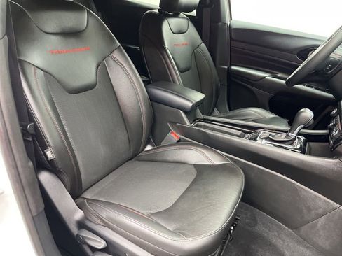 Used 2025 Jeep Compass Trailhawk AWD/4WD image 16