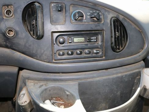 Used 2004 Ford E-350 and Econoline 350 Super Duty image 23