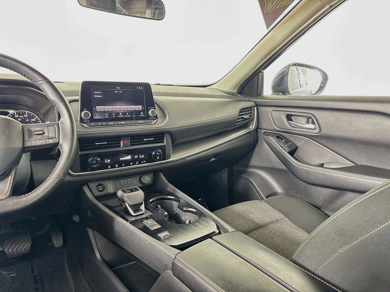 Used 2025 Nissan Rogue SV FWD image 21