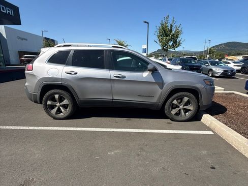 Used 2019 Jeep Cherokee Limited AWD/4WD image 4