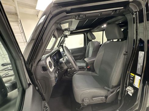 Used 2025 Jeep Wrangler Unlimited Sahara w/ Safety Group AWD/4WD image 20