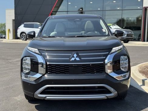 New 2025 Mitsubishi Outlander SE image 6