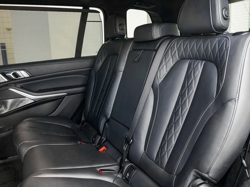 Used 2022 BMW X7 M50i image 21