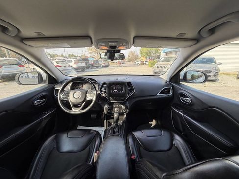 Used 2019 Jeep Cherokee Latitude Plus image 19