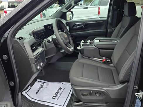 New 2026 Chevrolet Suburban LS image 8