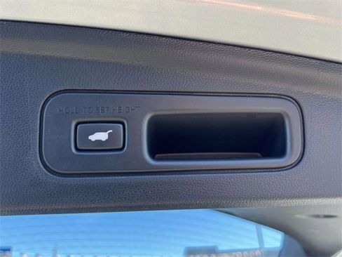 Used 2023 Acura MDX SH-AWD image 11