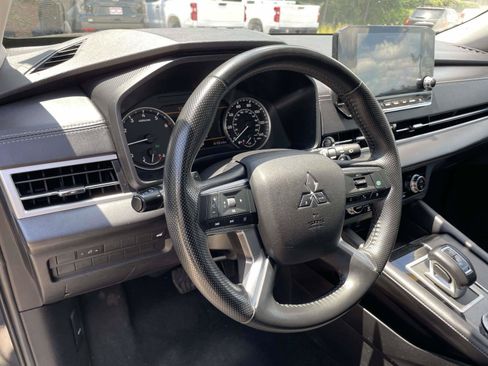 Used 2024 Mitsubishi Outlander SE FWD image 7