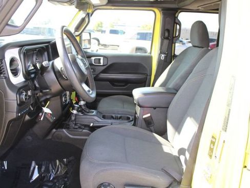 Used 2024 Jeep Wrangler Unlimited Sahara AWD/4WD image 32