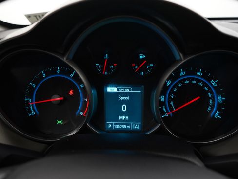 Used 2013 Chevrolet Cruze LS FWD image 25