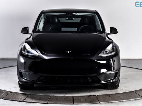 Used 2021 Tesla Model Y Long Range image 8