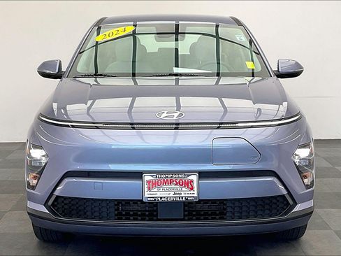 Used 2024 Hyundai Kona SE FWD image 2