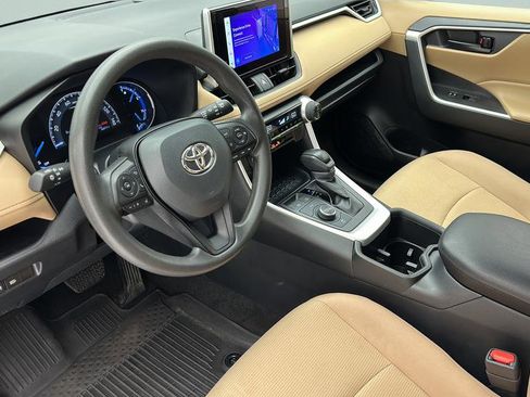 Used 2024 Toyota RAV4 LE AWD/4WD image 11