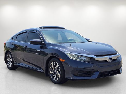 Used 2018 Honda Civic EX image 3