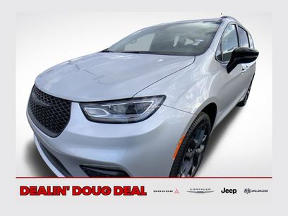 New 2026 Chrysler Pacifica Select w/ S Appearance Package