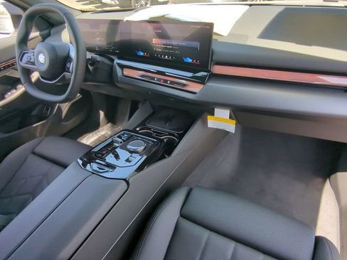 Used 2025 BMW i5 eDrive40i w/ Premium Package RWD image 12