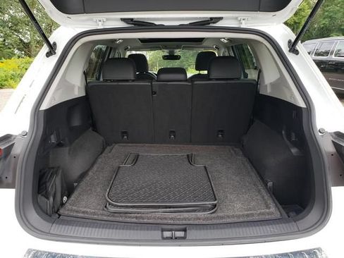 Used 2023 Volkswagen Tiguan SE w/ Panoramic Sunroof Package AWD/4WD image 5